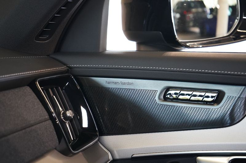 Volvo XC90 T8 PLUS Black Edition, Vzduch - fotka 42 z 50