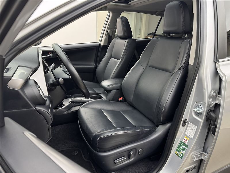 Toyota RAV4 2,5 114kW HYBRID LED KŮŽE 360° - fotka 34 z 45