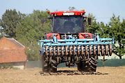 Nový traktor Řady 6 představila společnost Zetor Tractors na poli u Vážan nad Litavou. Začala jeho sériová výroba.