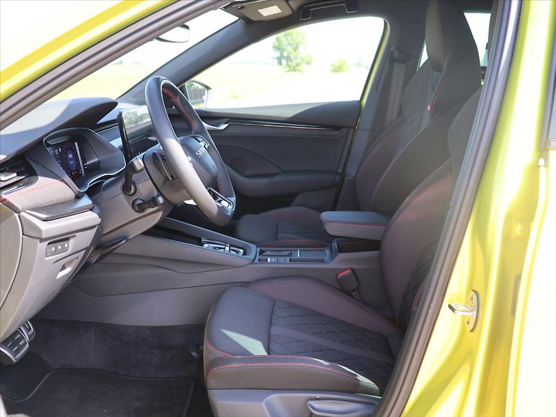 Škoda Octavia 2,0 TSI DSG RS DPH 1.maj CZ - fotka 12 z 34