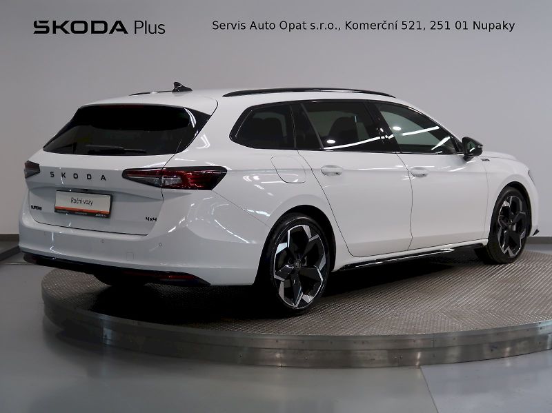 Škoda Superb (2026) SPORTLINE 2.0TDI 142KW 4x4 DSG - fotka 2 z 49