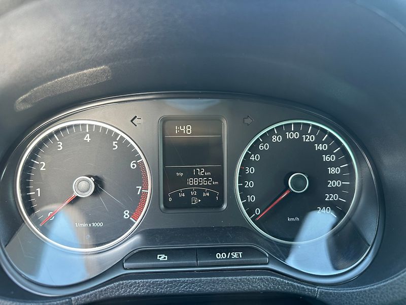 Volkswagen Polo (2012) 1,4 16v Style - fotka 17 z 28