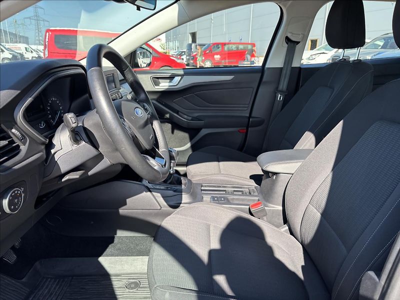 Ford Focus 1,5 EcoBlue Trend 70kW - fotka 19 z 36