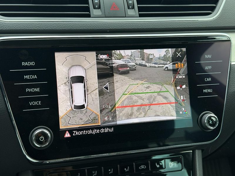 Škoda Superb  2.0 TDI 147kW Style Combi DSG - fotka 12 z 34