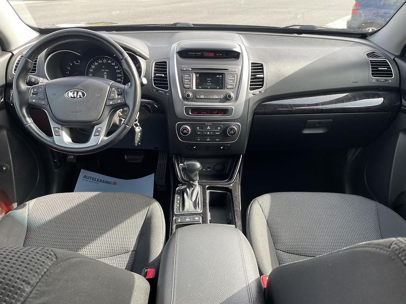 Kia Sorento 2,2 CRDi/145kW 4x4 - Automat - fotka 29 z 64