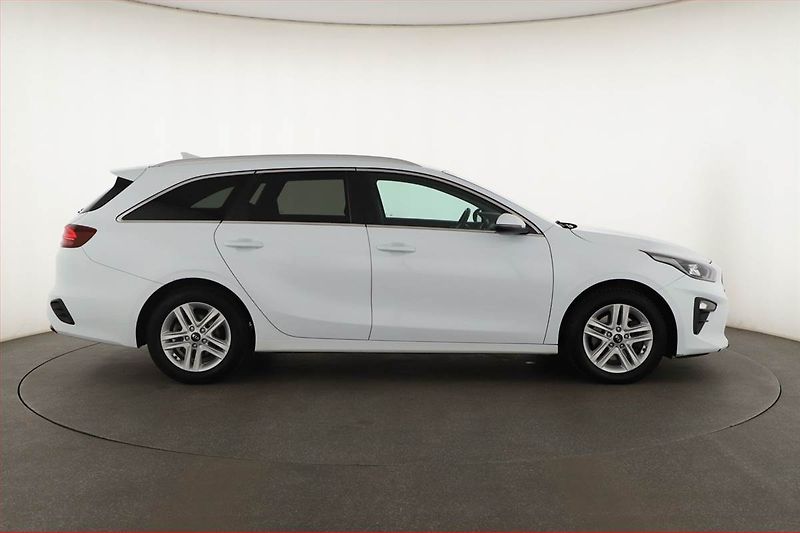 Kia Ceed (2020) Exclusive 1.4 T-GDI, Navi - fotka 6 z 17