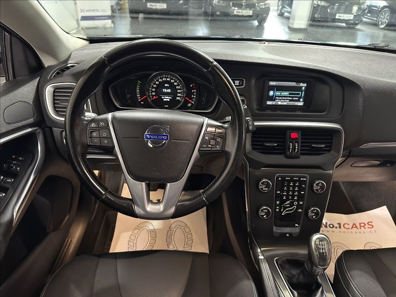 Volvo V40 1,6   D2 MOMENTUM BI-XEN VÝHŘE - fotka 22 z 42
