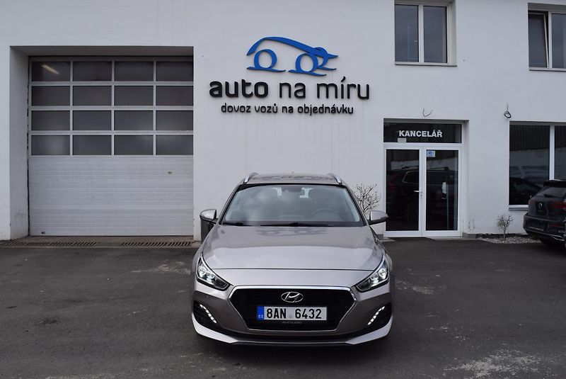 Hyundai i30 (2021) 1.6CRDi 85kw STYLE 7°AUTOMAT - fotka 3 z 49