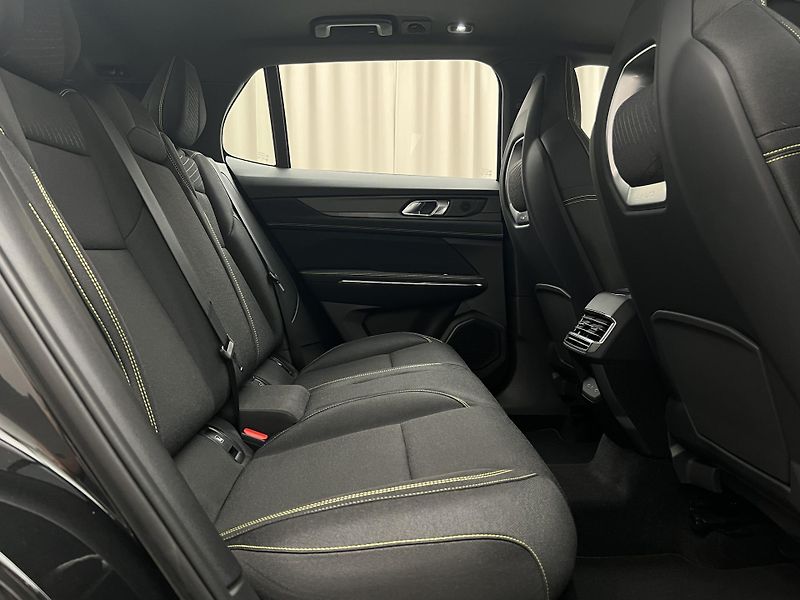 Lynk & Co 01 CORE PHEV AUT CZ 1.maj - fotka 20 z 48