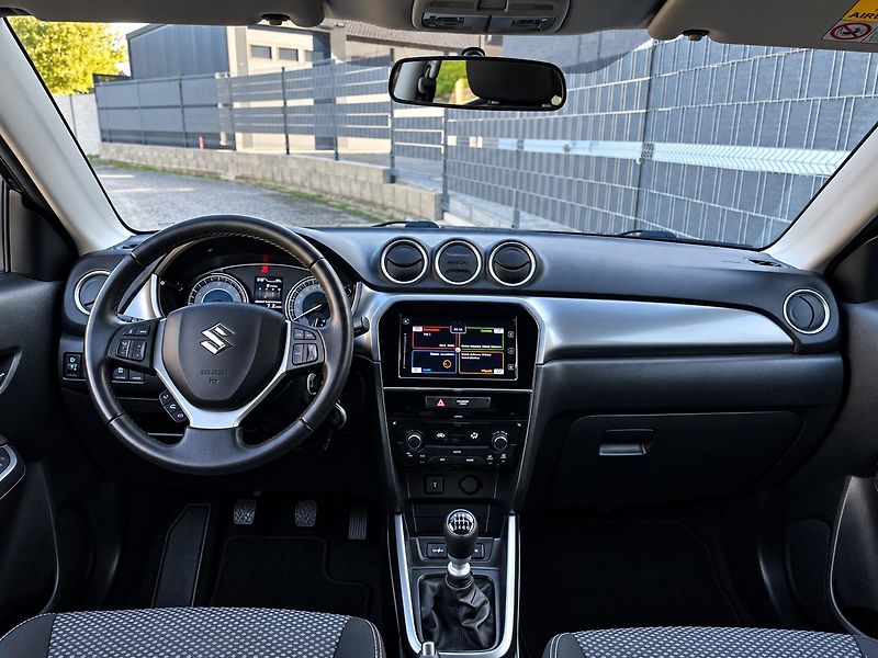 Suzuki Vitara (2020) 1.4 BoosterJet 103 kW  - fotka 7 z 26