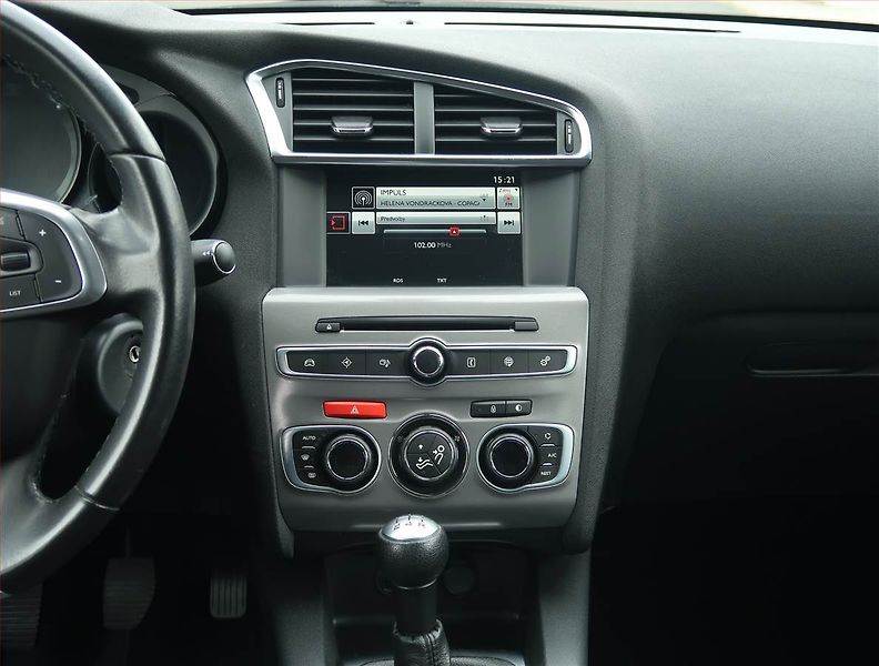 Citroën C4 (2015) 1.2 PureTech, Serv.kniha - fotka 12 z 16