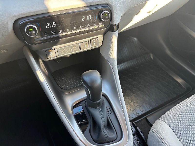 Toyota Yaris 1.5 Dynamic Force Executive AT - fotka 23 z 29