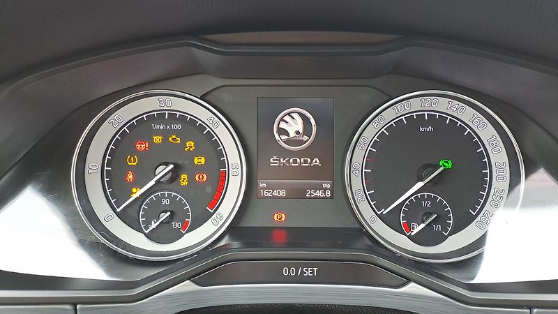 Škoda Superb 1.6 CRTDI DSG Comfort+Panorama - fotka 25 z 32