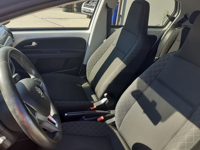 Škoda Citigo (2017) 1.0 MPI STYLE ČR - fotka 12 z 26