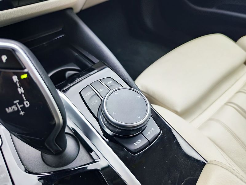 BMW Řada 5 520d/140kW Sportline - fotka 25 z 34