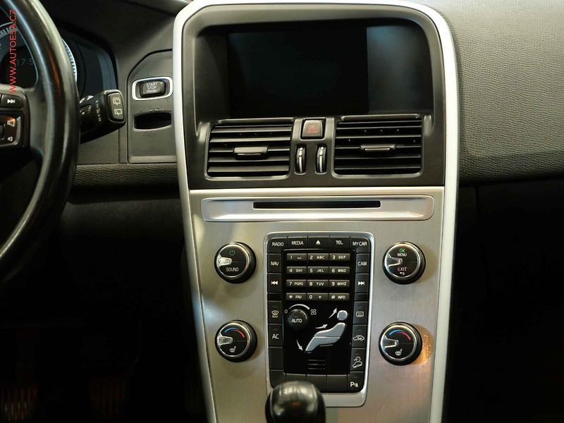 Volvo XC60 (2011) 2.4d 4x4, 2.maj, Xenon, kůže - fotka 10 z 21