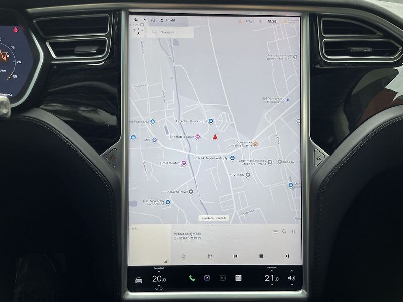 Tesla Model X 90D AWD, 7míst, tažné zařízení - fotka 16 z 43