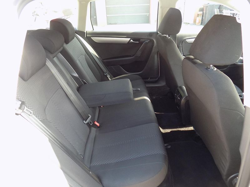 Volkswagen Passat 1,4 TSI 90 KW AUTOKLIMA VÝHŘEV - fotka 25 z 42
