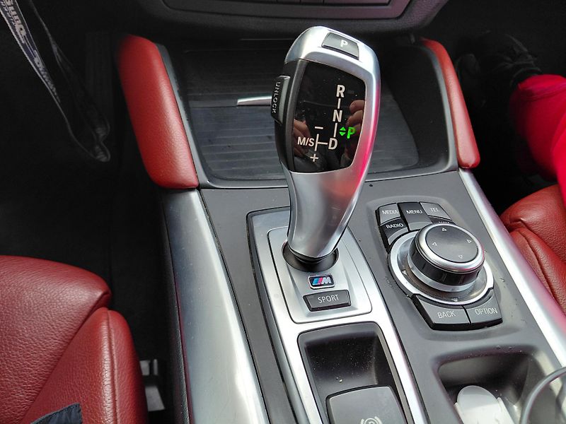 BMW X6 (2013) Pěkný stav, málo najeto - fotka 26 z 27