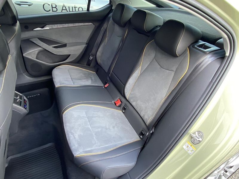 Škoda Superb 2,0 TDI 110 kW Selection DSG - fotka 25 z 30