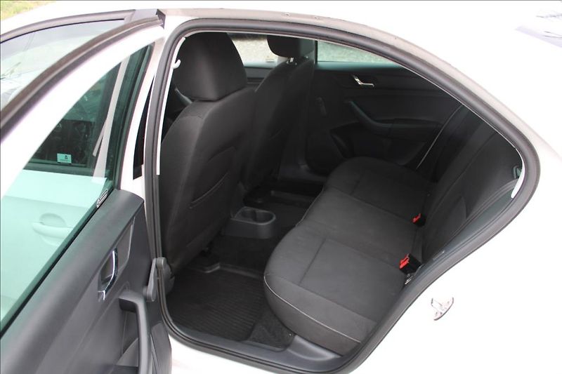Škoda Rapid 1,6 TDi  DIG. KLIMA, STK 9/27 - fotka 11 z 23