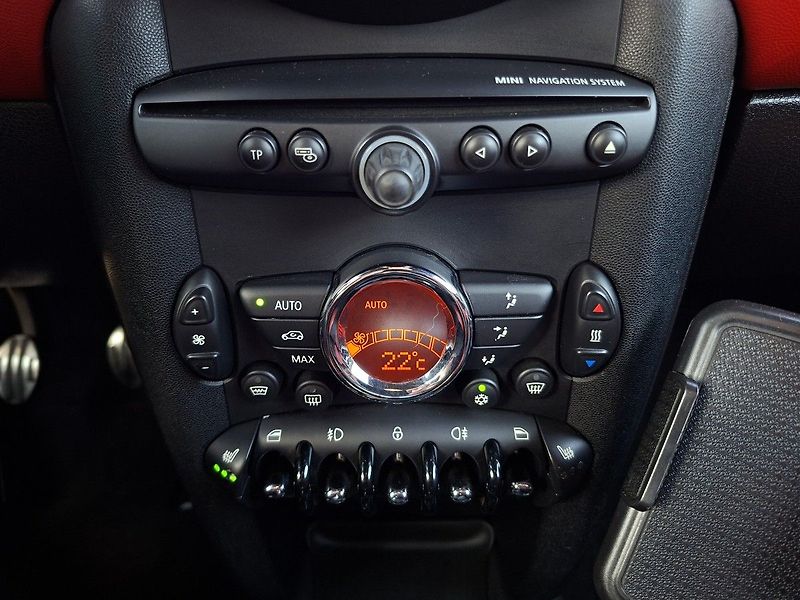 Mini Cooper JOHN WORKS 1,6i 155kW M6 - fotka 22 z 23