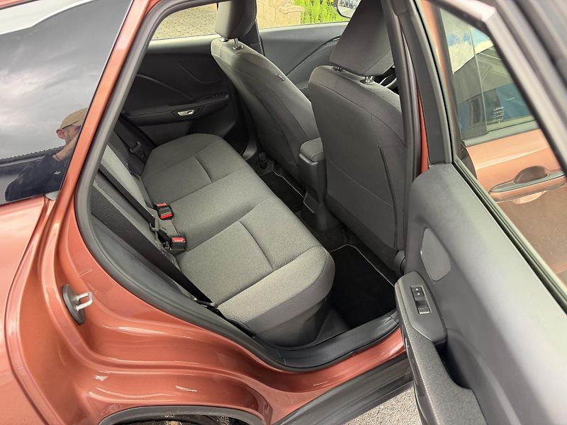Lexus LBX 1,5 HYBRID 67kW 2200km aut.nav - fotka 17 z 20