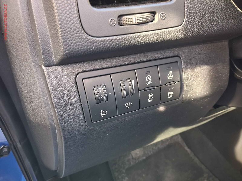 Hyundai ix20 (2018) 1.6i, Trend, navi, +kola - fotka 14 z 17