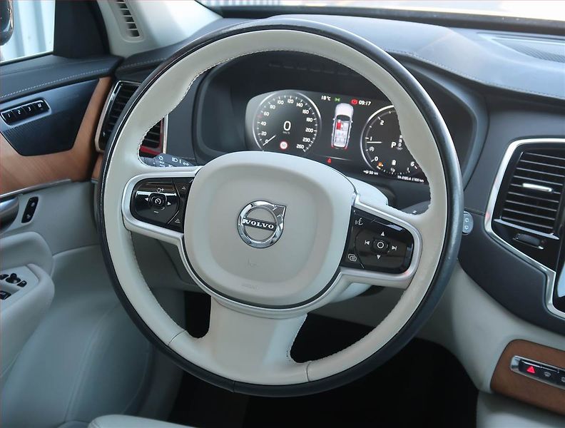 Volvo XC90 (2021) B5 AWD - fotka 28 z 28