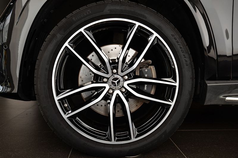 Mercedes-Benz GLS 450d 4MATIC - fotka 26 z 27