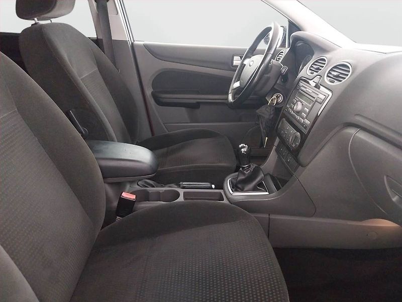 Ford Focus (2006) Ghia 1.6 16V, slušný stav - fotka 9 z 20