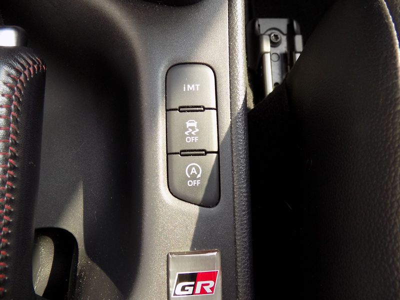 Toyota GR Yaris (2020) 1.6i/16V/FOUR/AWD/LED/ČR/ - fotka 24 z 32
