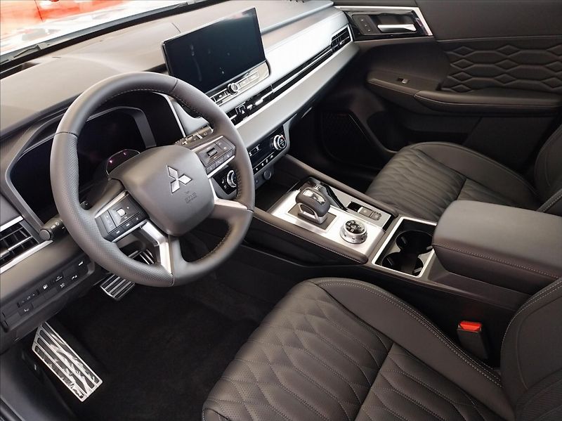Mitsubishi Outlander (2026) 2.4 PHEV  INSTYLE - fotka 5 z 8