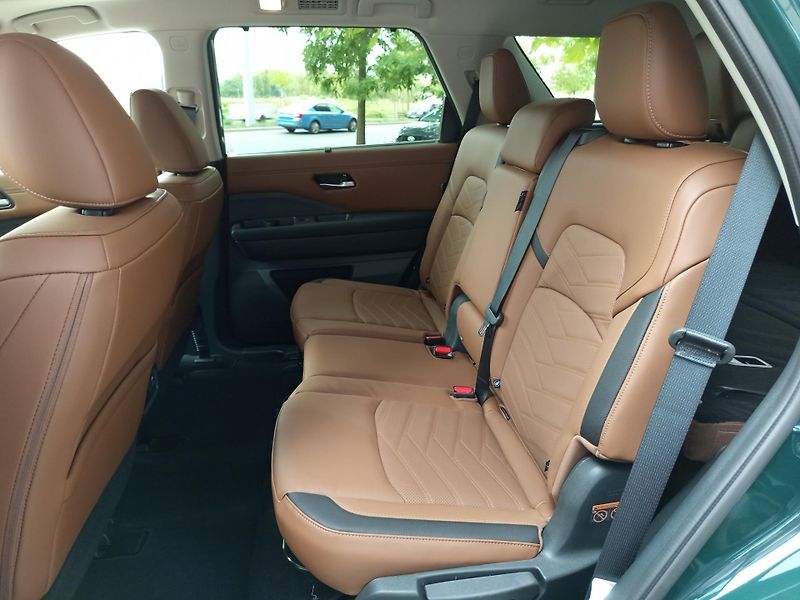 Nissan Pathfinder (2025) Platinum AWD - fotka 10 z 27