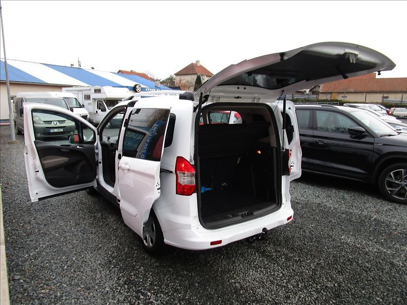 Ford Tourneo Courier 1.5TDCi Titanium, 2. maj. - fotka 31 z 40