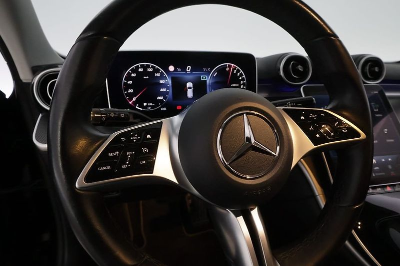 Mercedes-Benz Třídy C 300e Avantgarde Kamera Tažné - fotka 14 z 30