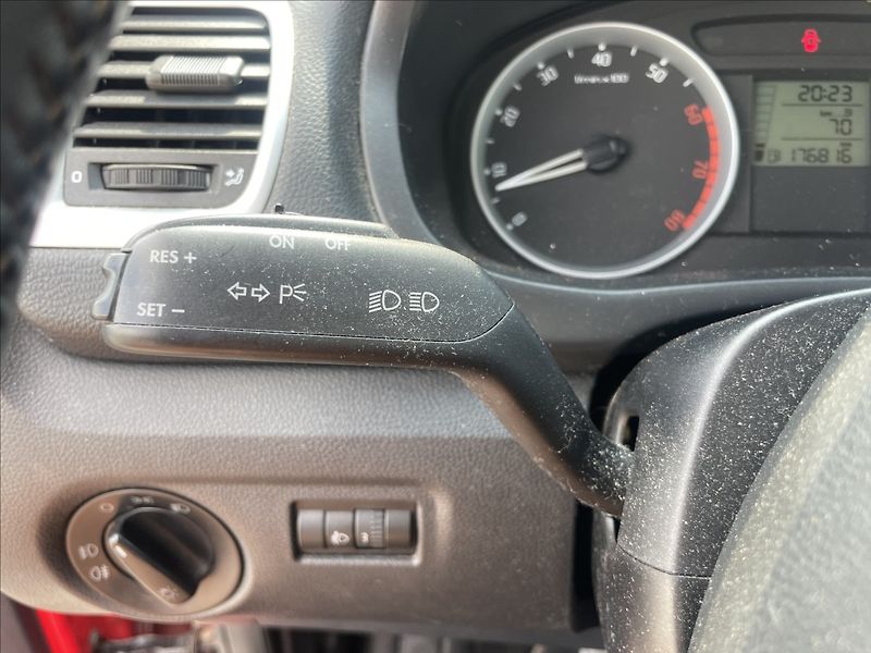 Škoda Fabia 1,6 i 77kw Sportline Klimatron - fotka 17 z 40
