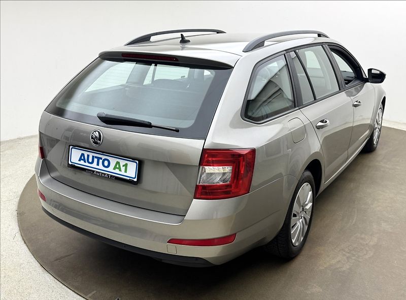 Škoda Octavia 1,6 TDi DPH KLIMA SENZORY ČR - fotka 4 z 30