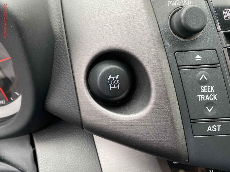 Toyota RAV4 (2010) 2.2D-4D 4x4, AC, výhřev sed. - fotka 18 z 19