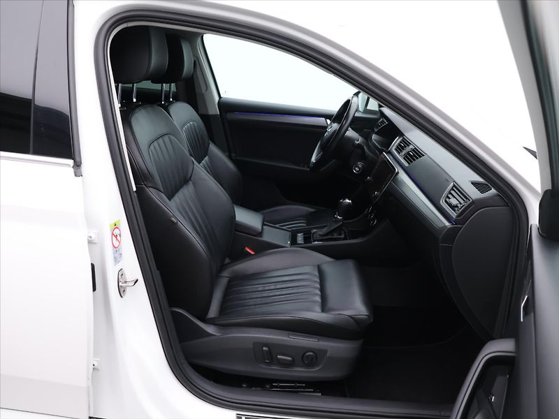 Škoda Superb 2,0 TDI DSG Style+  Navi ACC - fotka 13 z 36