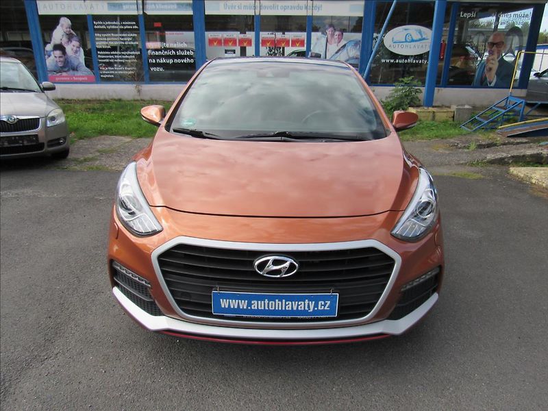 Hyundai i30 1,6 Turbo 137kW - fotka 2 z 35