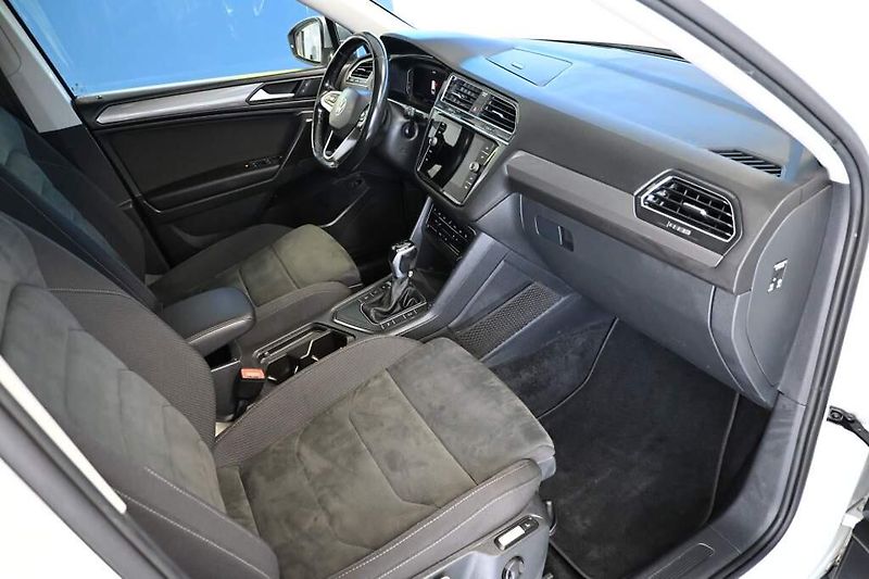 Volkswagen Tiguan Allspace (2023) 2.0 DSG LED 7Míst ACC Virtual - fotka 10 z 32