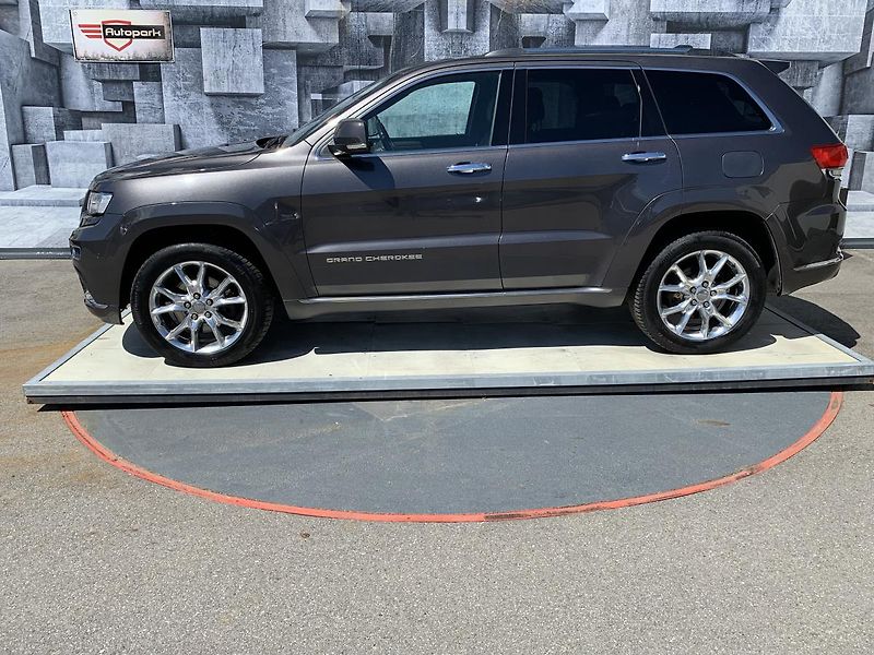 Jeep Grand Cherokee (2017) 3.0CRD,SUMMIT,ČR,DPH,H/K,4X4 - fotka 4 z 23