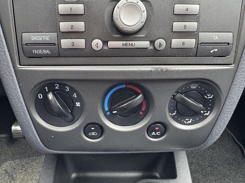 Ford Fusion (2010) 1.4i Style Klima Winter Paket - fotka 11 z 47