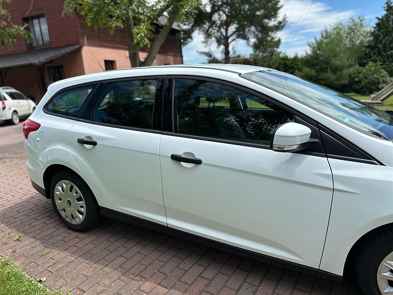 Ford Focus (2015) 1.0 EcoBoost 74kw - fotka 9 z 24