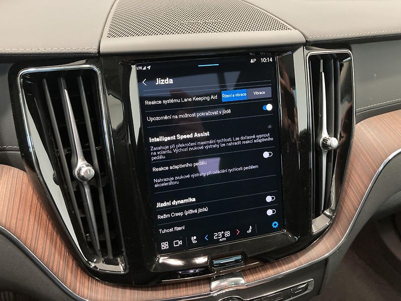 Volvo XC60 T6 eAWD Recharge Ultra Dark  - fotka 25 z 36