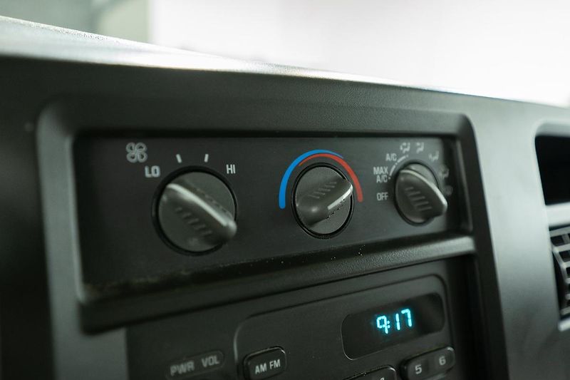 GMC Savana 4.8 V8 Vortec 208 kW - fotka 12 z 32