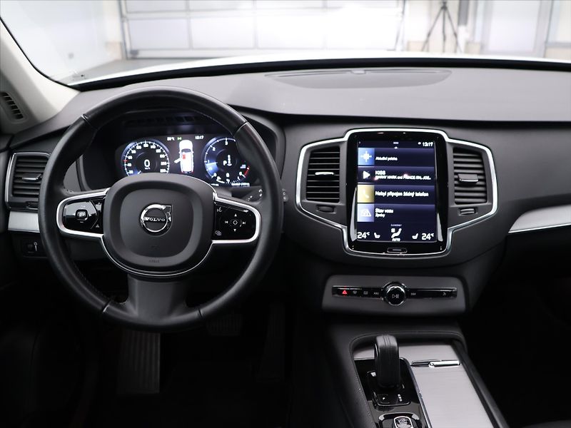 Volvo XC90 2,0 B5 173 kW AWD 7 Míst DPH C - fotka 21 z 28