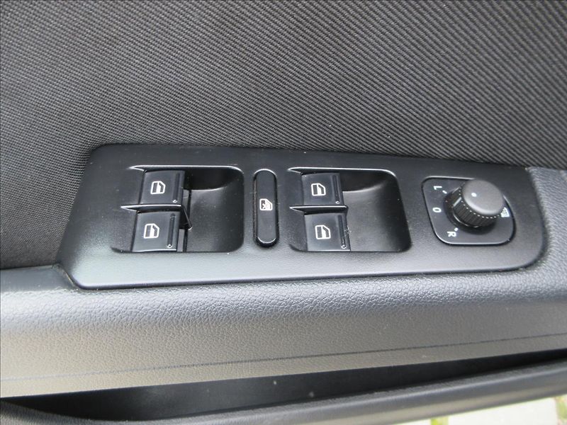 Škoda Superb 1,6 TDi, Nové ČR, 160 tis. Km! - fotka 23 z 27
