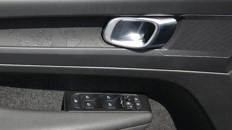 Volvo XC40 T2 FWD Momentum Core - fotka 9 z 22